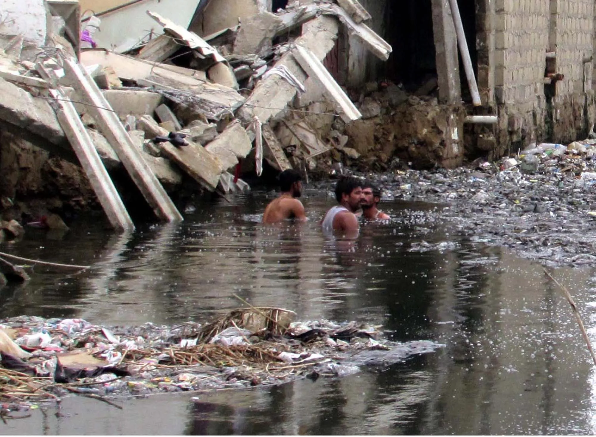 rescue workers search for the missing children photo ppi rescue workers search for the missing children photo ppi