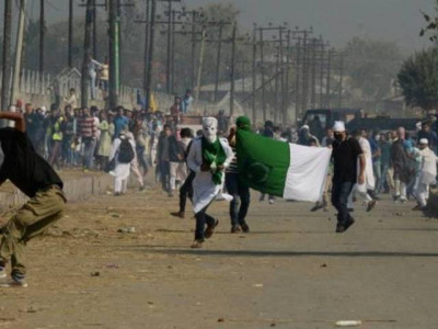 death toll hits 38 as clashes in indian held kashmir spread