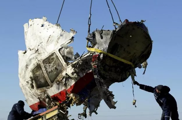 local workers transport a piece of the malaysia airlines flight mh17 wreckage at the site photo reuters local workers transport a piece of the malaysia airlines flight mh17 wreckage at the site photo reuters