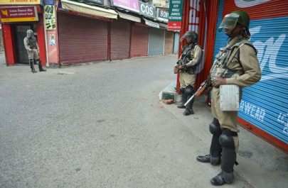 india police seize newspapers amid kashmir unrest