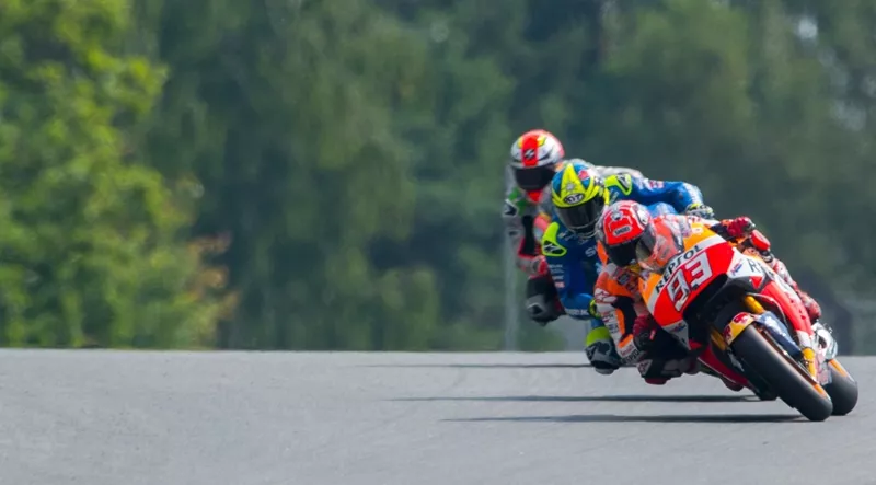 marc marquez competes in front of aleix espargaro and alvaro bautista at the sachsenring circuit on july 16 2016 in hohenstein ernstthal germany photo afp marc marquez competes in front of aleix espargaro and alvaro bautista at the sachsenring circuit on july 16 2016 in hohenstein ernstthal germany photo afp