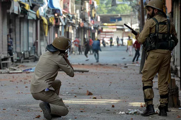 indian police clash with kashmiri protestors in srinagar on july 11 2016 photo afp indian police clash with kashmiri protestors in srinagar on july 11 2016 photo afp