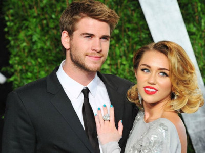 miley cyrus makes relationship with liam hemsworth official