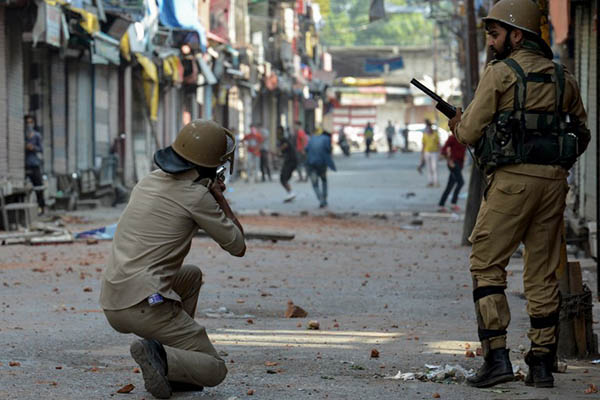 indian police clash with kashmiri protestors in srinagar on july 11 2016 photo afp