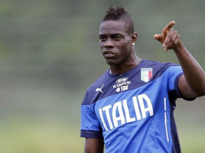 balotelli s career at crossroads warns italy coach