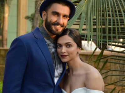 ranveer perfectly shuts down reporter asking deepika about engagement rumours ranveer perfectly shuts down reporter asking deepika about engagement rumours