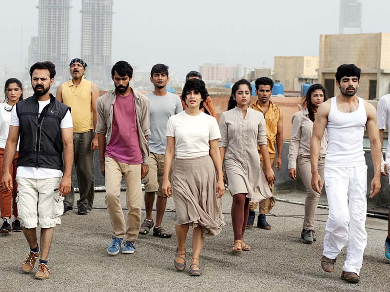 the cast of conversations 2016 rehearses for its performances on a rooftop in karachi photos publicity