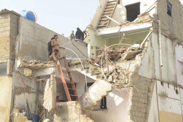 picture shows the destroyed houses next to gujjar nullah near gulberg in karachi photo express picture shows the destroyed houses next to gujjar nullah near gulberg in karachi photo express