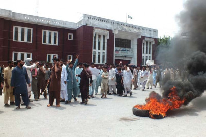 increase in robberies traders protest police inaction