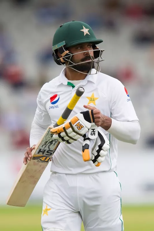 mohammad hafeez leaves the pitch after losing his wicket for 42 runs at the old trafford cricket ground in manchester england on july 25 2016 photo afp mohammad hafeez leaves the pitch after losing his wicket for 42 runs at the old trafford cricket ground in manchester england on july 25 2016 photo afp