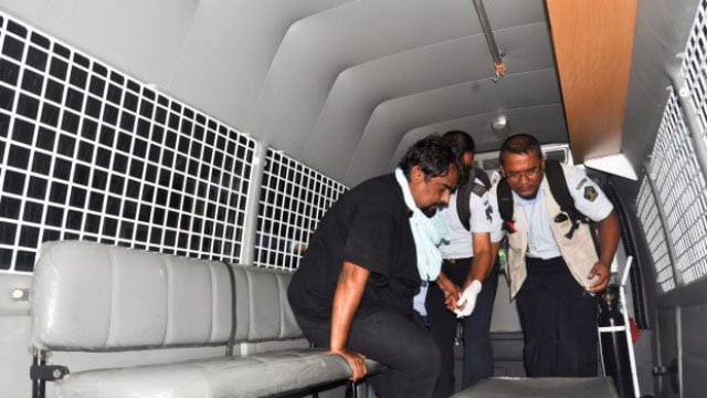 pakistani death row prisoner zulfiqar ali being transferred to nusakambangan photo courtesy the sunday morning herald pakistani death row prisoner zulfiqar ali being transferred to nusakambangan photo courtesy the sunday morning herald