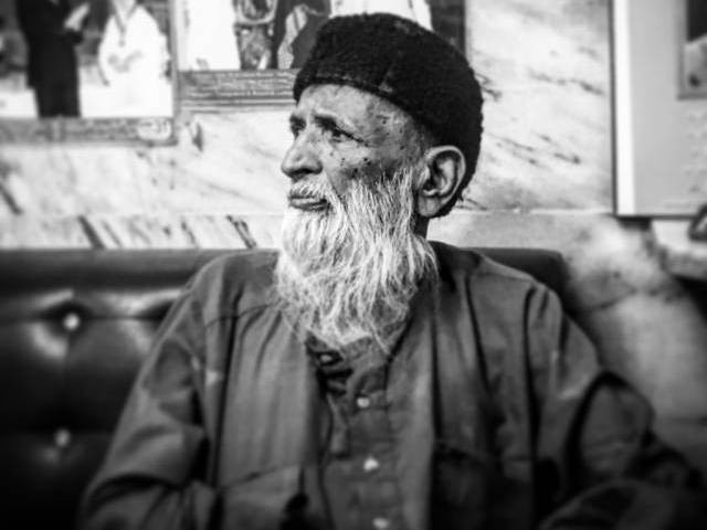 siut retrieves corneas of philanthropist aban jamall and grafts them into two blind men photo file siut retrieves corneas of philanthropist aban jamall and grafts them into two blind men photo file