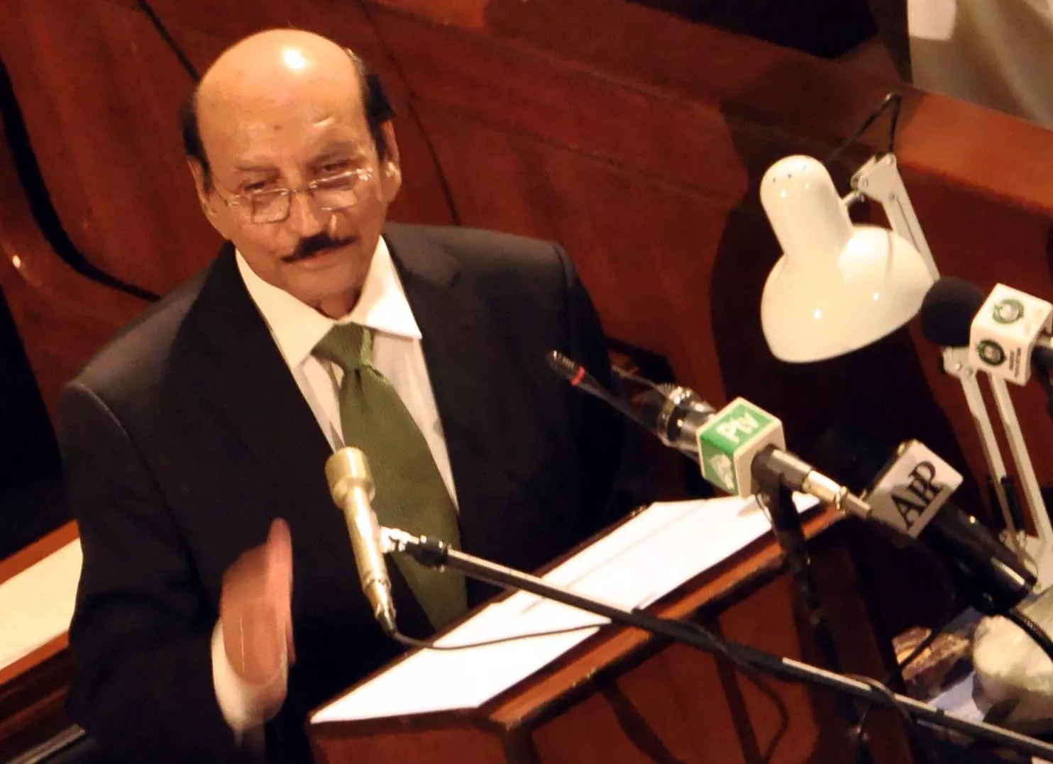 qaim ali shah is a vegetarian wears locally stitched suits walks frequently and never raises his voice photo inp qaim ali shah is a vegetarian wears locally stitched suits walks frequently and never raises his voice photo inp