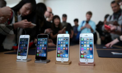 iphone sales plummet for second quarter in a row iphone sales plummet for second quarter in a row