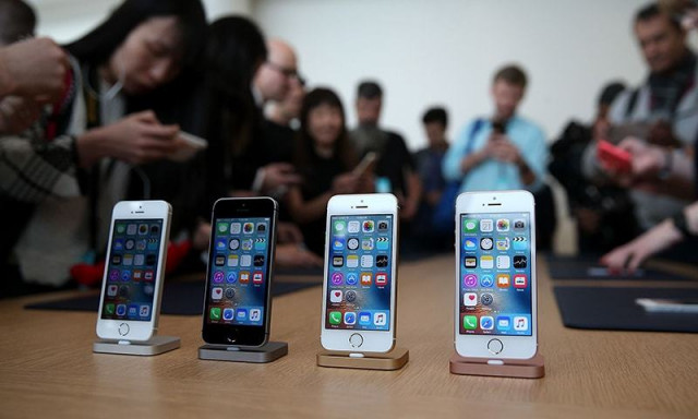 quot our sales data tells us that the iphone se is popular in both emerging and developed markets quot says apple ceo tim cook photo afp quot our sales data tells us that the iphone se is popular in both emerging and developed markets quot says apple ceo tim cook photo afp