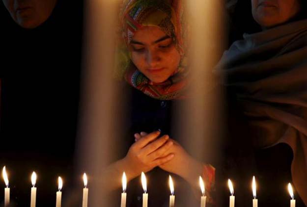 a girl prays for the victims of a militant attack on the bacha khan university during a candle light vigil in peshawar pakistan january 20 2016 photo reuters