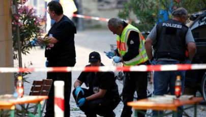 syrian suicide bomber in germany in chat just before attack