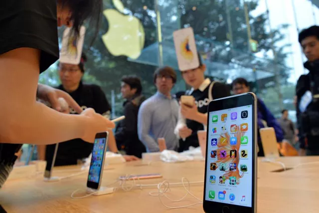 apple iphone 6s plus is displayed at a store in tokyo on september 25 2015 photo afp apple iphone 6s plus is displayed at a store in tokyo on september 25 2015 photo afp