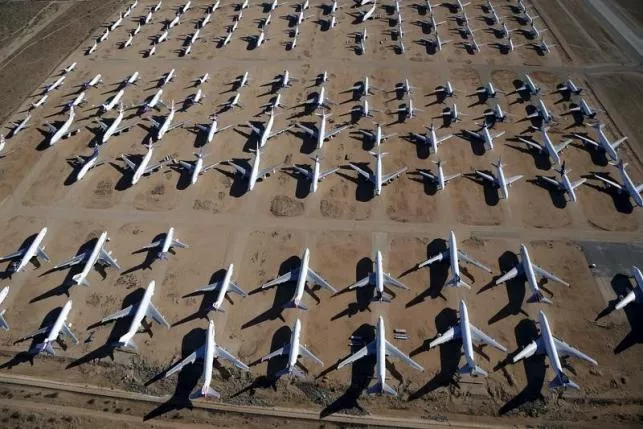 old airplanes including boeing 747 400s are stored in the desert in victorville california march 13 2015 photo reuters old airplanes including boeing 747 400s are stored in the desert in victorville california march 13 2015 photo reuters