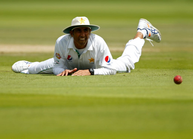 younus khan reacts as the ball flies past him photo reuters younus khan reacts as the ball flies past him photo reuters