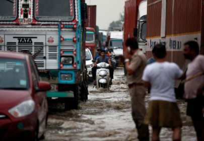 monsoon deluge in indian cities causes traffic chaos sewage swirls