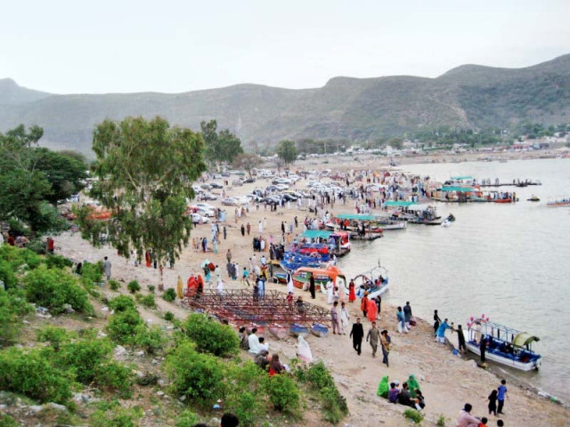 visitors at khanpur dam face problems due to a dearth of facilities photos express visitors at khanpur dam face problems due to a dearth of facilities photos express