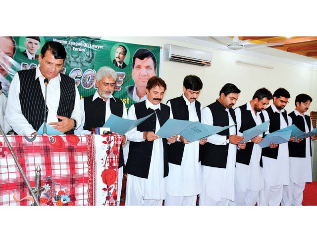 amir muqam administering oath to the newly elected bar cabinet photo app amir muqam administering oath to the newly elected bar cabinet photo app