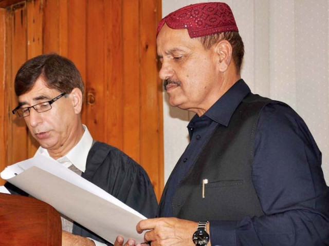 ajkla speaker ghulam qadir administers oath to deputy speaker farooq tahir photo online