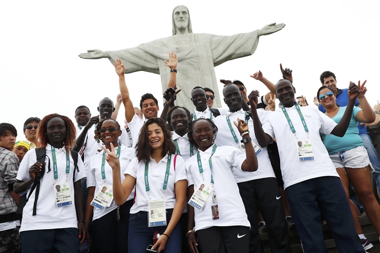 members of the olympic refugee team including yusra mardini from syria c pose in front of christ the redeemer on july 30 2016 photo reuters