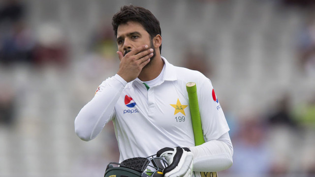 misbah makes sure that azhar ali doesn 039 t drop any catches in the upcoming match photo afp misbah makes sure that azhar ali doesn 039 t drop any catches in the upcoming match photo afp