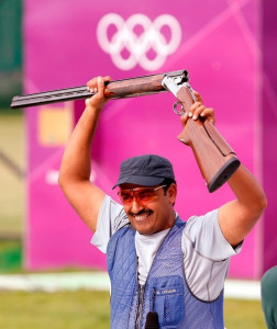 kuwaiti soldier refuses to carry ioc flag at olympic ceremony