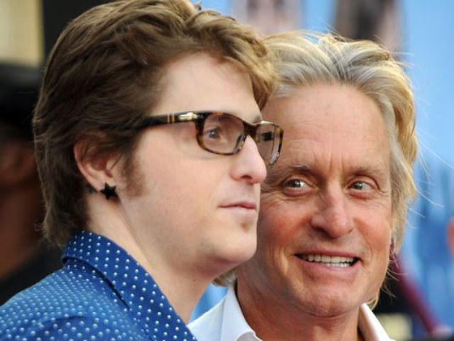 michael douglas with his son cameron douglas in 2009 photo afp