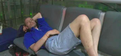 dutch man waits for 10 days at chinese airport to meet online girlfriend dutch man waits for 10 days at chinese airport to meet online girlfriend