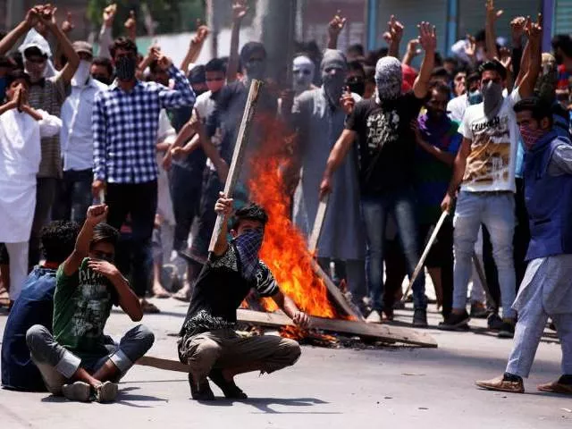 nawaz reiterates kashmir is not india s internal matter photo reuters nawaz reiterates kashmir is not india s internal matter photo reuters