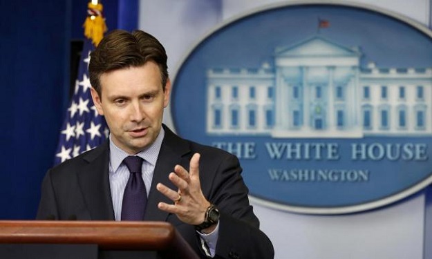 white house spokesman josh earnest speaks to reporters during a briefing at the white house in washington photo reuters