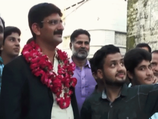civilians won 039 t stop taking selfies with irfan photo screengrabtribune