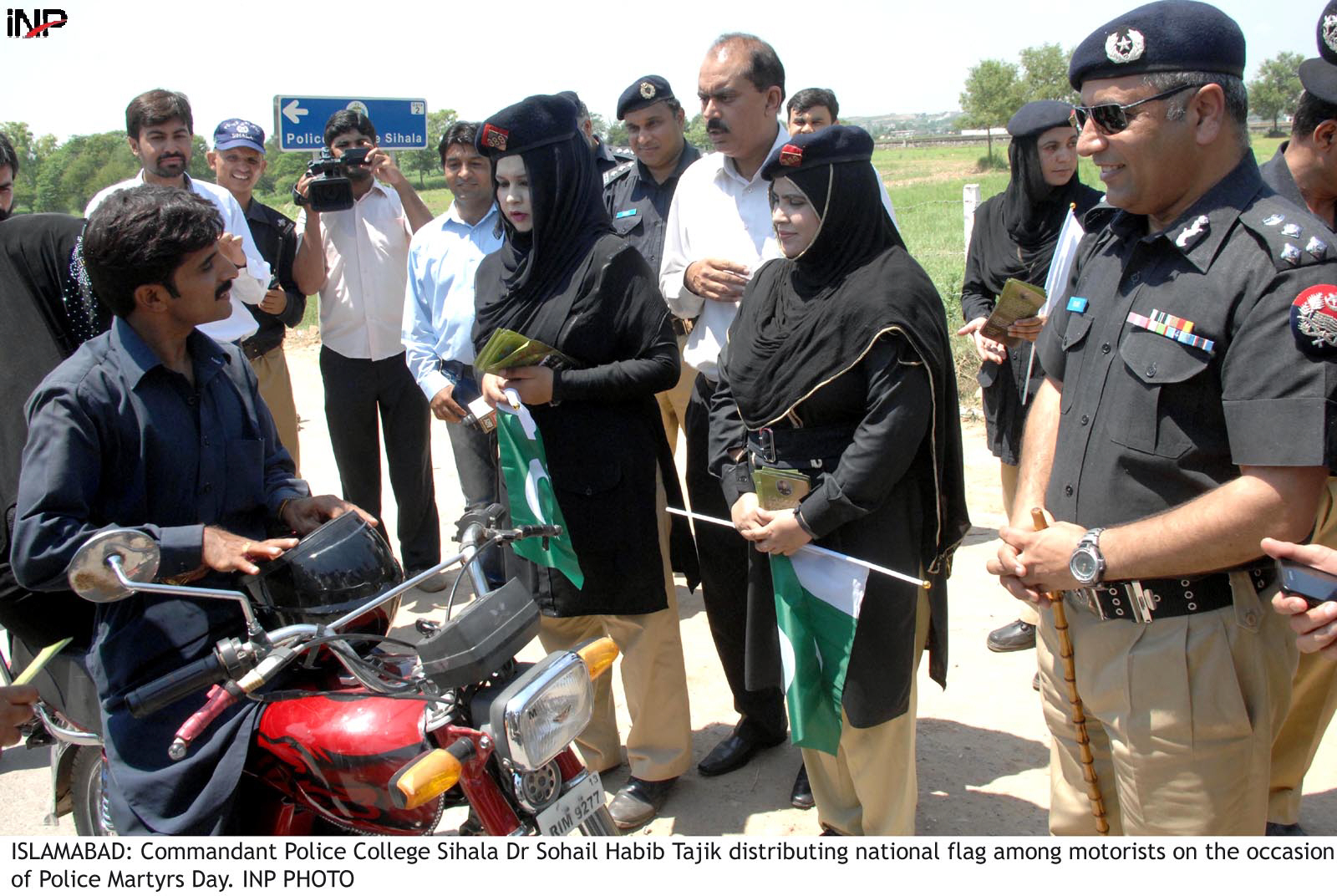 college commandant sohail habib tajik paid glowing tributes to the unprecedented contributions of the armed forces in war on terror and role of rangers and the punjab police who had laid their lives in the line of duty photo inp