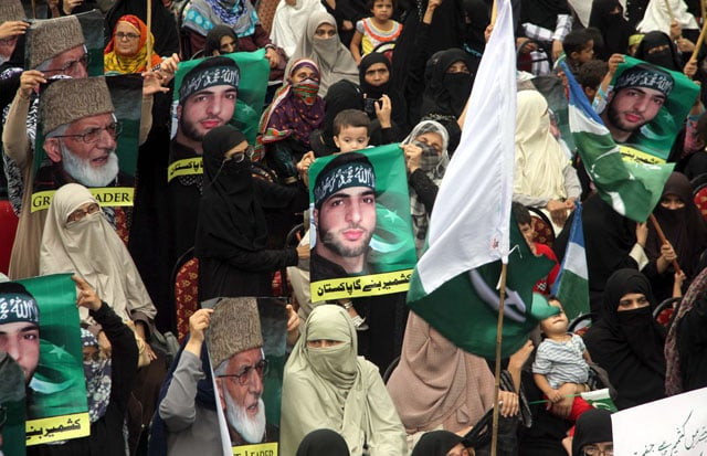 ji workers protesting against indian brutality in kashmir on august 4 2016 photo ppi ji workers protesting against indian brutality in kashmir on august 4 2016 photo ppi