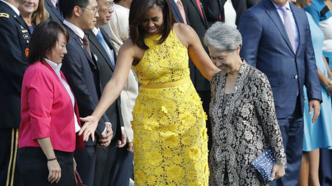 singapore pm 039 s wife ho ching was photographed carrying the 11 blue and white pouch at the white house photo courtesy ap