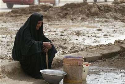 water scarcity continues to haunt people in sukkur