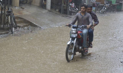 at least 12 killed as rain wreaks havoc in karachi