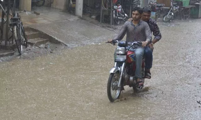 over 400 feeders of karachi s power utility company tripped plunging major parts of the city into darkness photo inp over 400 feeders of karachi s power utility company tripped plunging major parts of the city into darkness photo inp