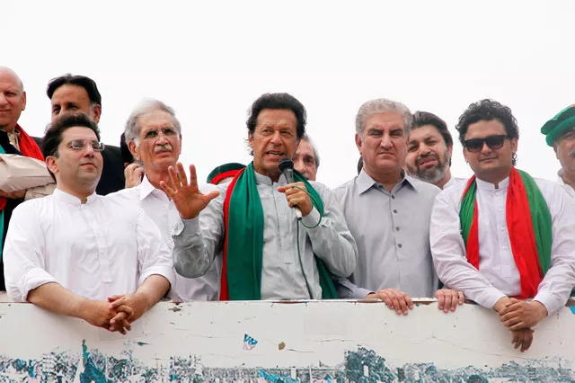 imran khan c chairman of the pakistan tehreek e insaf flanked by party leaders addresses rally participants from on top of a container in peshawar august 7 2016 photo reuters imran khan c chairman of the pakistan tehreek e insaf flanked by party leaders addresses rally participants from on top of a container in peshawar august 7 2016 photo reuters