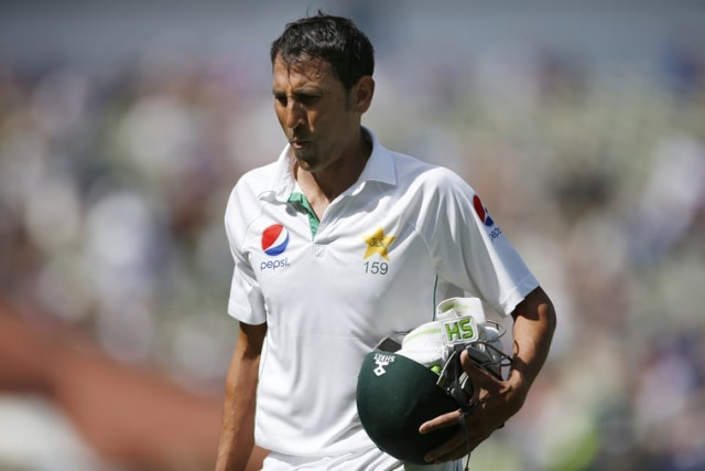 pakistan 039 s younis khan walks off dejected after losing his wicket at edgbaston on august 7 2016 photo reuters