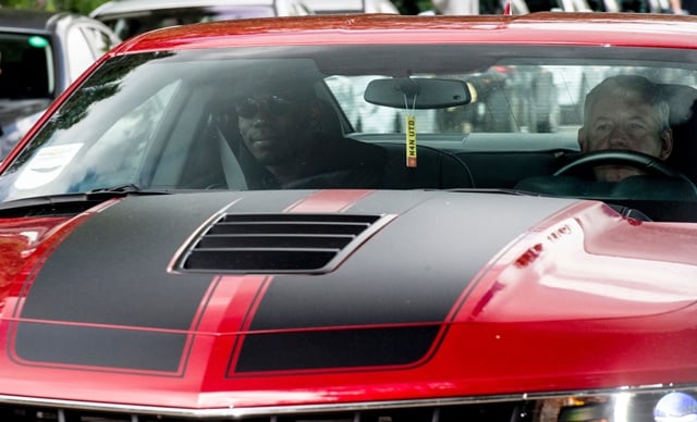 french footballer paul pogba l arrives in a convoy of vehicles at manchester united 039 s carrington training complex photo afp