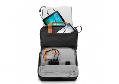 this 200 hp backpack can recharge your laptop smartphone while travelling