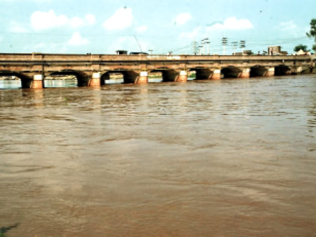 the suri lund water channel can hold up to 21 000 cusecs nearly 35 000 cusecs of water on average had passed through the channel for the last four days the highest recorded level was 54 000 cusecs rafique said photo file the suri lund water channel can hold up to 21 000 cusecs nearly 35 000 cusecs of water on average had passed through the channel for the last four days the highest recorded level was 54 000 cusecs rafique said photo file