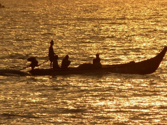 thatta deputy commissioner tahir hussain sangi told the local media that the search operation by the navy will resume again today thursday photo epa thatta deputy commissioner tahir hussain sangi told the local media that the search operation by the navy will resume again today thursday photo epa
