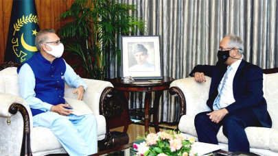 alvi urges pakistani diplomats to expose indian atrocities in iiojk