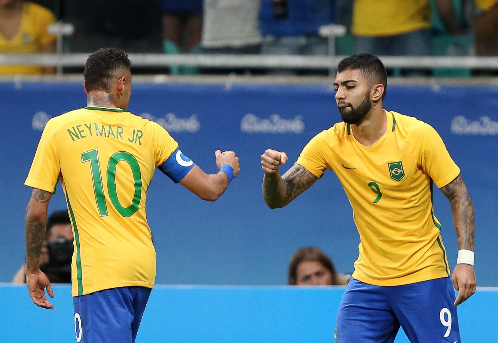 gabriel barbosa celebrates his goal with neymar photo reuters